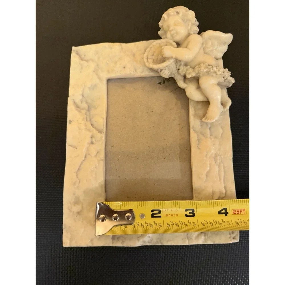 Vintage Cherub Angel Cream Resin 3D Picture Frame 3x4 Inches Window 7x6 Inches